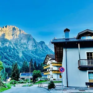 https://casa-roberta-falcade.hotelinveneto.com